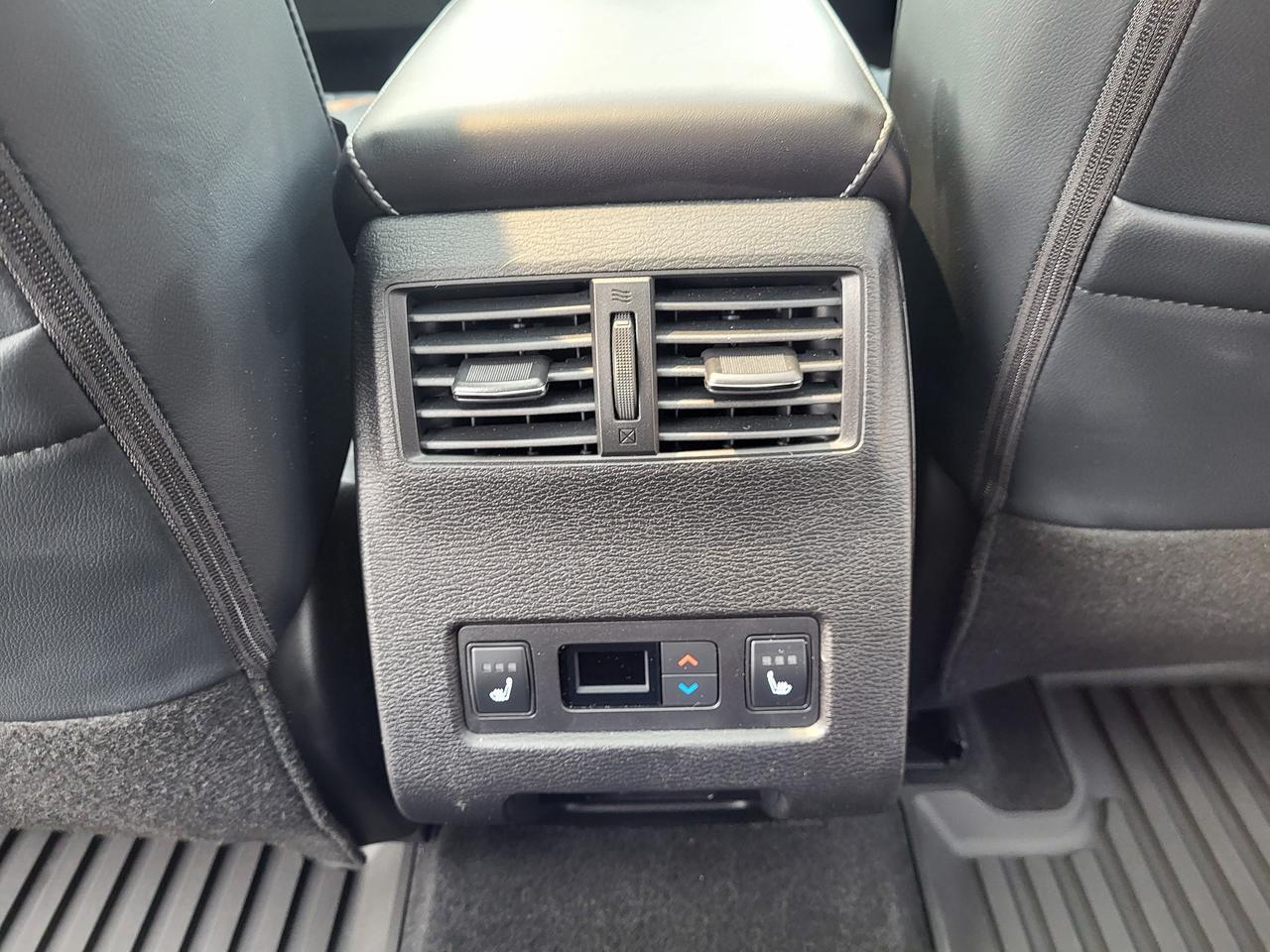 2025 Mitsubishi Outlander GT Photo