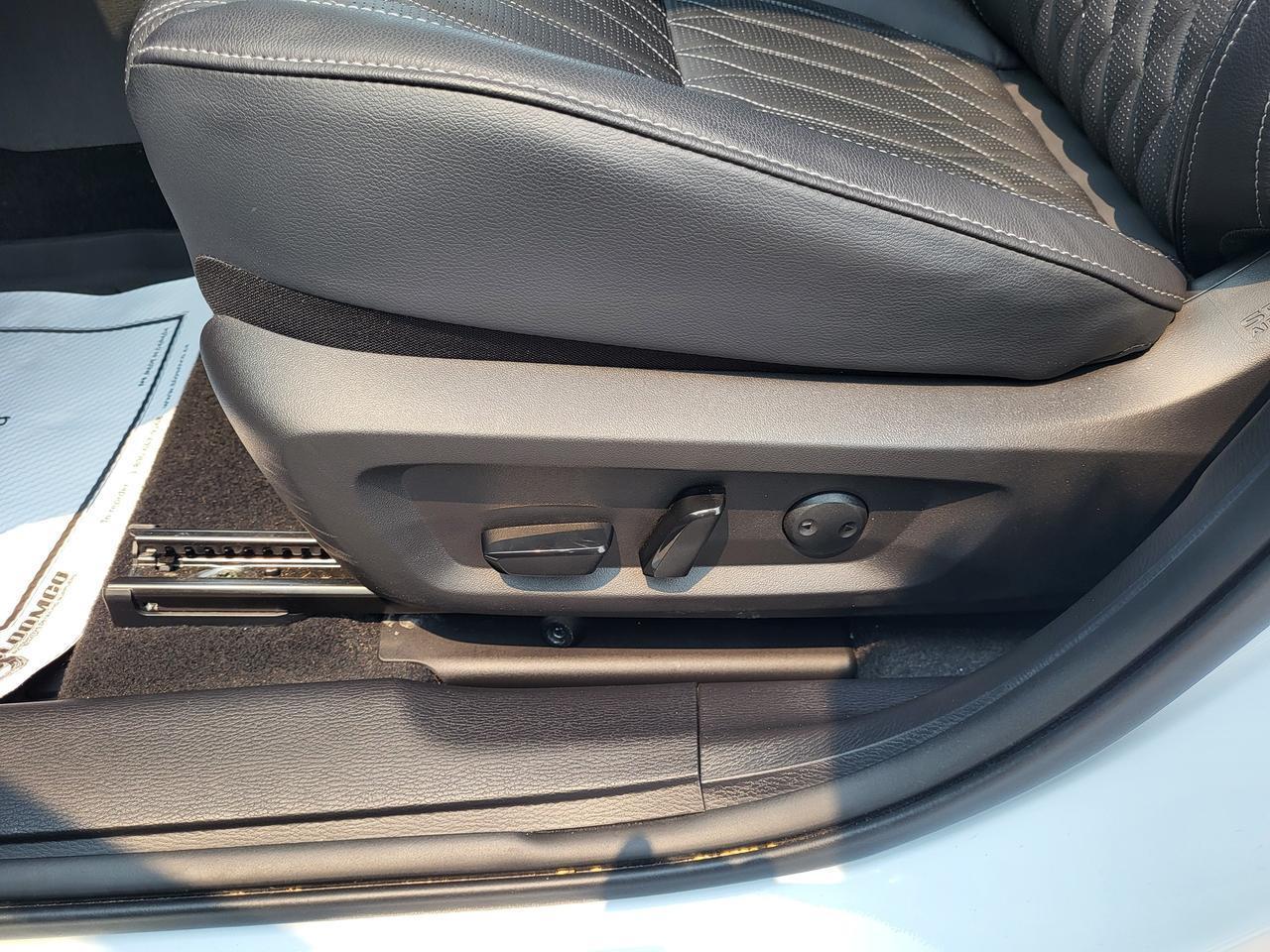 2025 Mitsubishi Outlander GT Photo