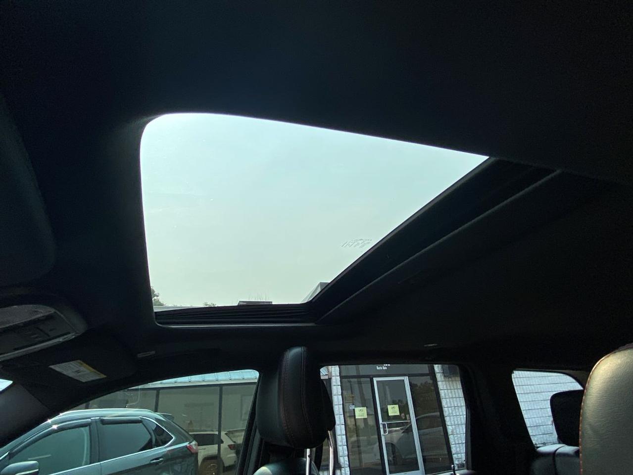 2017 Jeep Grand Cherokee Trailhawk WITH LEATHER/SUNROOF!! Photo
