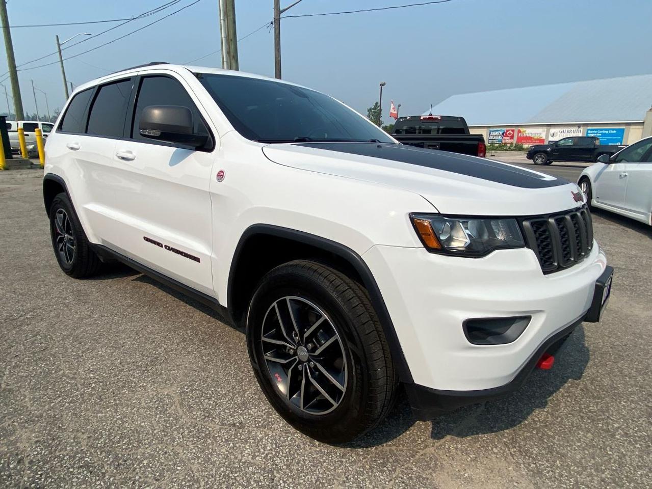 2017 Jeep Grand Cherokee Trailhawk WITH LEATHER/SUNROOF!! Photo4