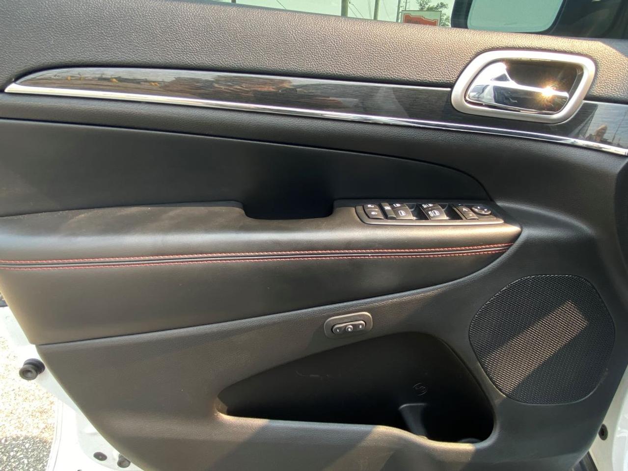 2017 Jeep Grand Cherokee Trailhawk WITH LEATHER/SUNROOF!! Photo