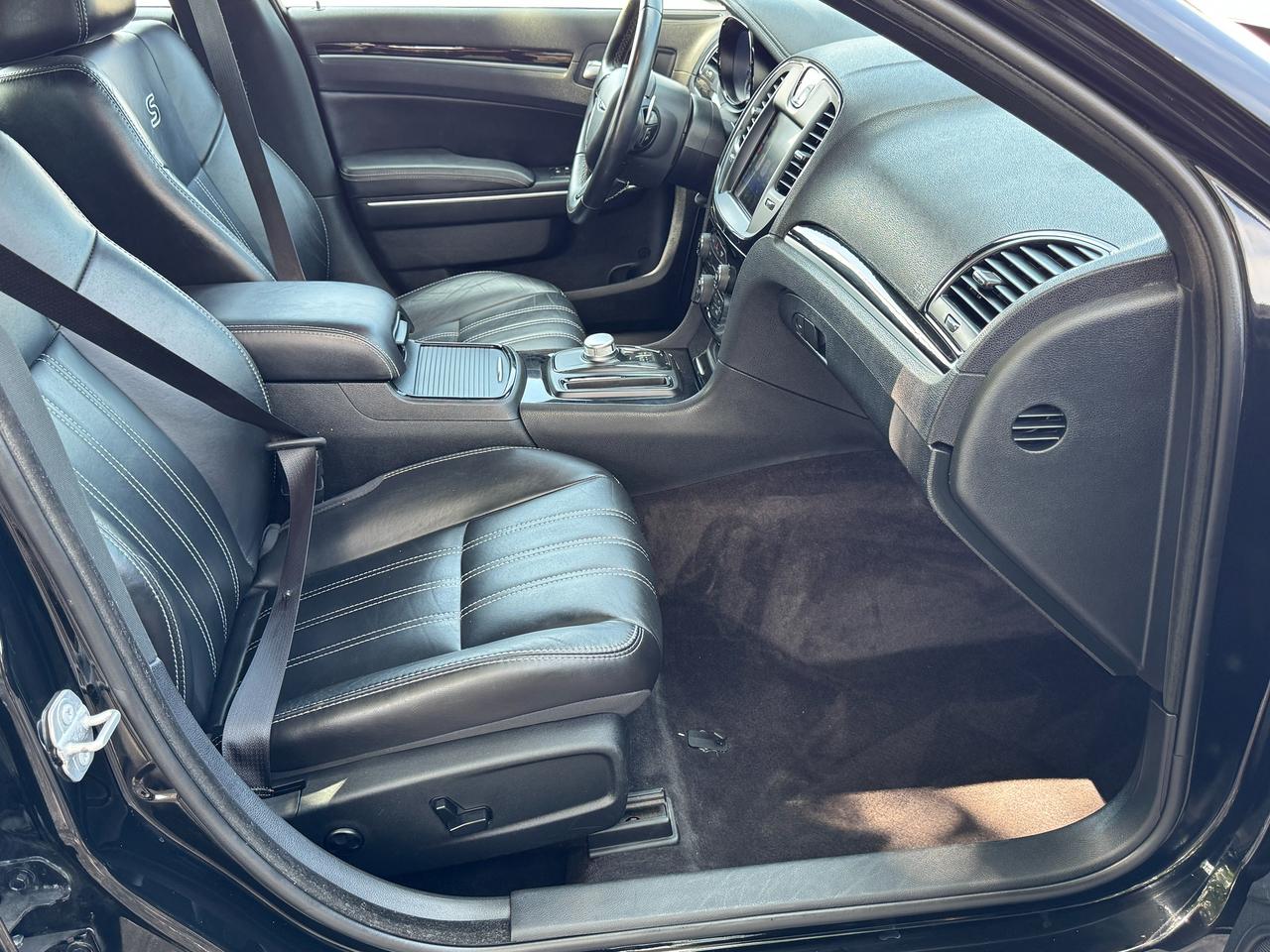 2018 Chrysler 300 300S AWD+New Tires+Brakes+Leather Photo