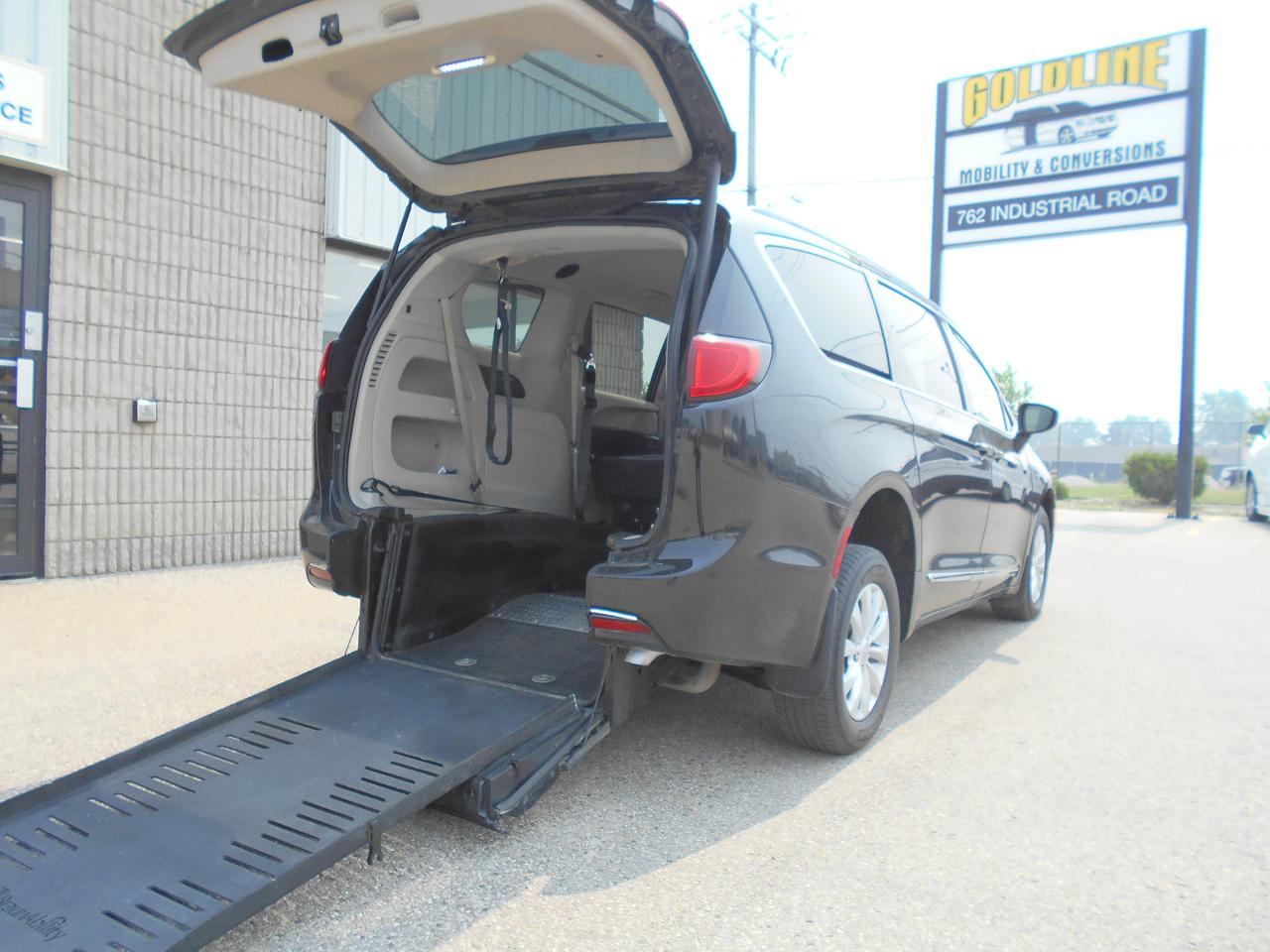 Used 2017 Chrysler Pacifica Touring-L Wheelchair Accessible Rear Entry for sale in London, ON