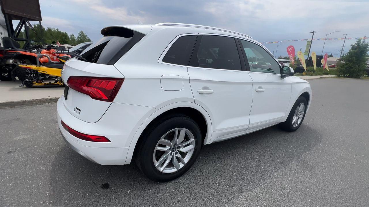 2020 Audi Q5 45 Komfort AWD, HEATED LEATHER SEATS, HEATED STEERING WHEEL, BACK UP CAM, NAV!! Photo3