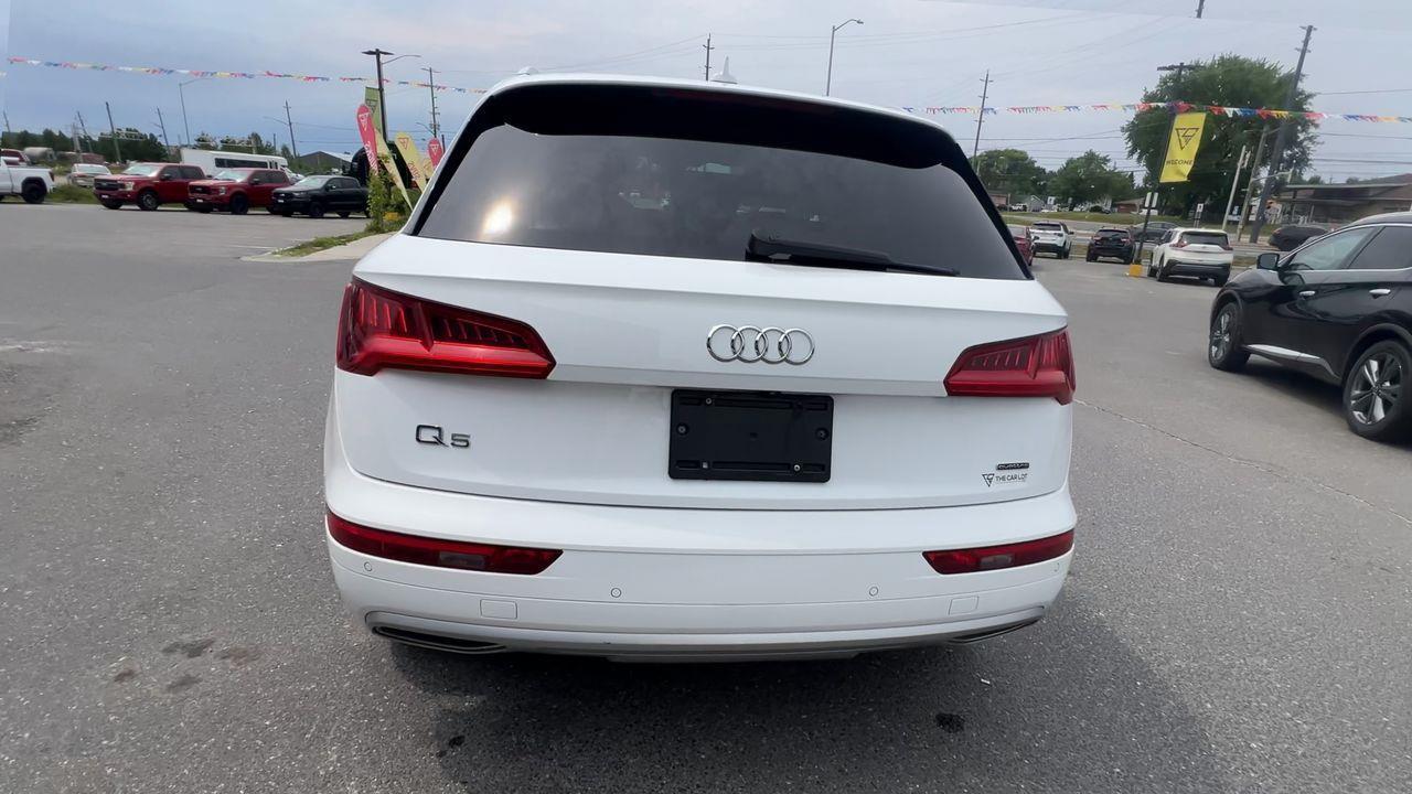 2020 Audi Q5 45 Komfort AWD, HEATED LEATHER SEATS, HEATED STEERING WHEEL, BACK UP CAM, NAV!! Photo2