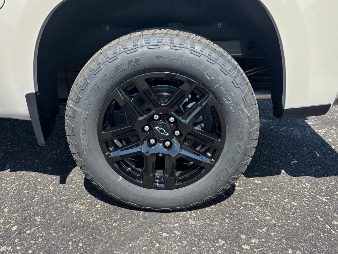 2026 Chevrolet Silverado 1500 RST New 5 Passenger Crew Cab V8 4X4 Truck with Heated Front Seats, Heated Steering Wheel, Wireless Phone Charging, Dark Appearance Package and a 13.4 Diagonal Touchscreen Radio with Google Built-In, Wirel Photo