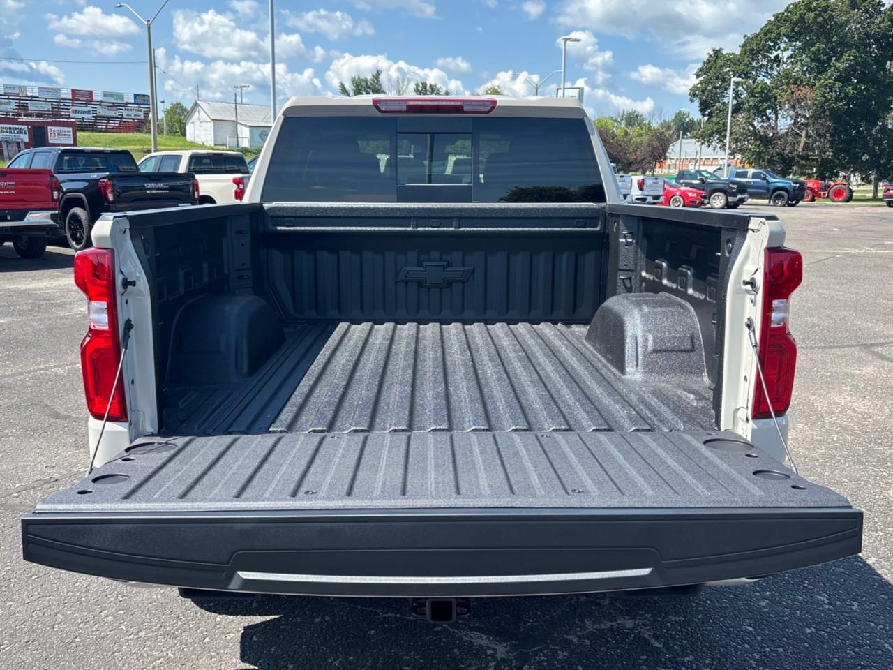 2026 Chevrolet Silverado 1500 RST New 5 Passenger Crew Cab V8 4X4 Truck with Heated Front Seats, Heated Steering Wheel, Wireless Phone Charging, Dark Appearance Package and a 13.4 Diagonal Touchscreen Radio with Google Built-In, Wirel Photo