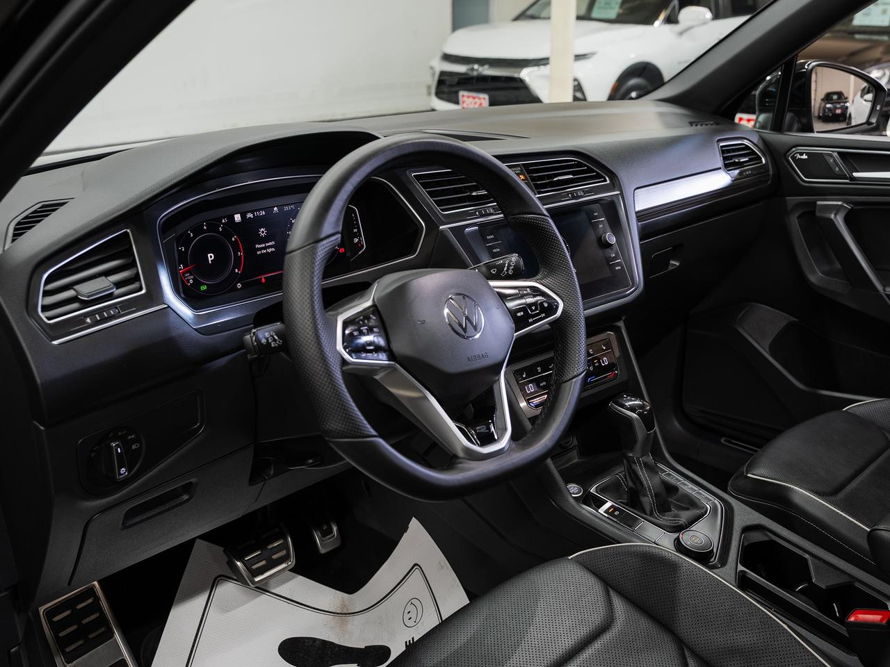 2022 Volkswagen Tiguan HIGHLINE R-LINE AWD | Nav | Panoroof | CarPlay