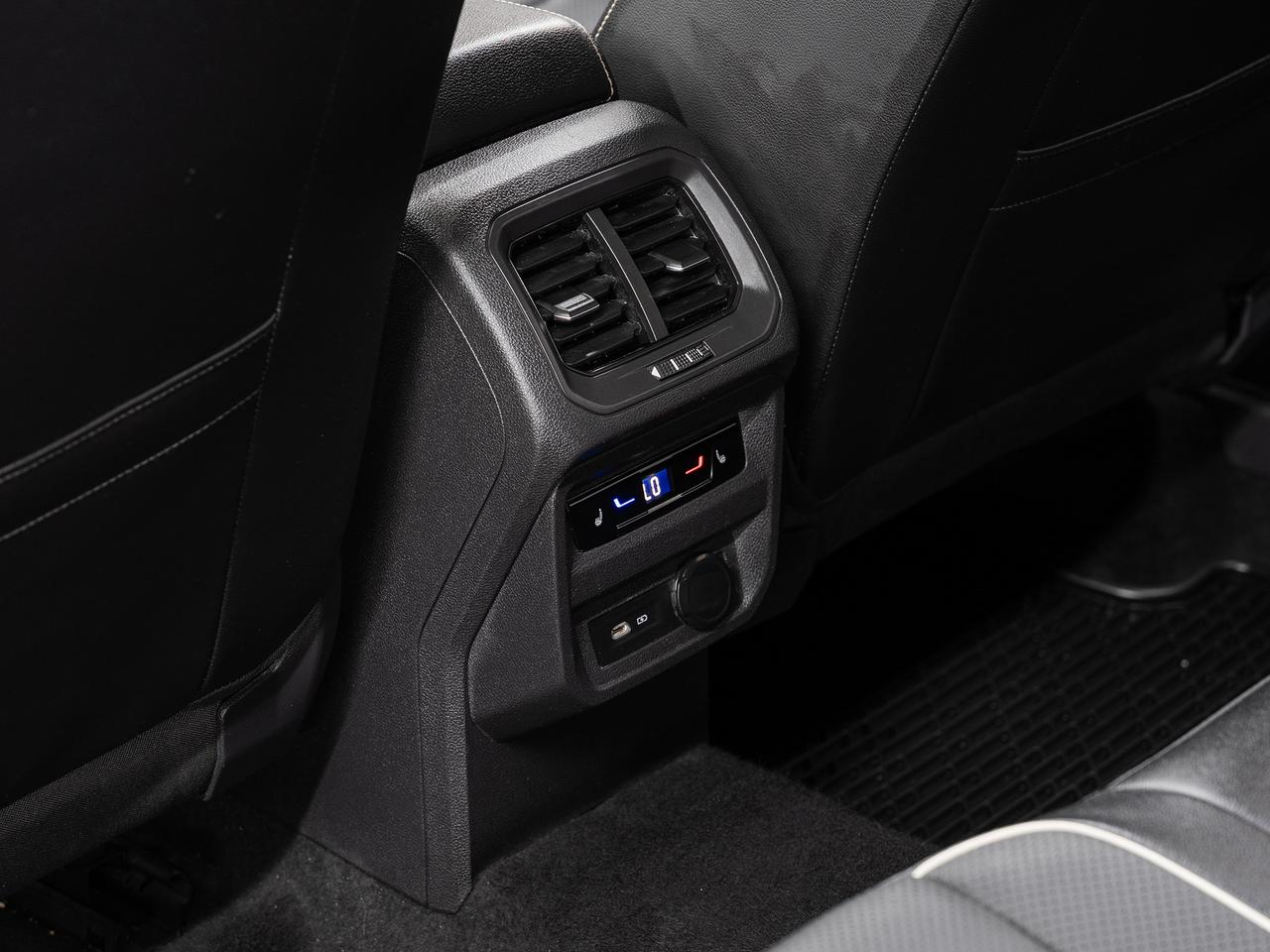 2022 Volkswagen Tiguan HIGHLINE R-LINE AWD | Nav | Panoroof | CarPlay