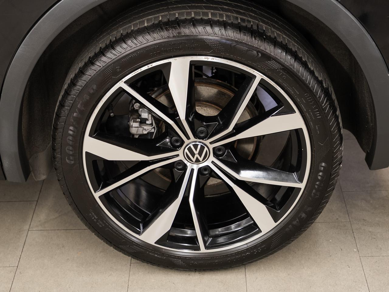 2022 Volkswagen Tiguan HIGHLINE R-LINE AWD | Nav | Panoroof | CarPlay