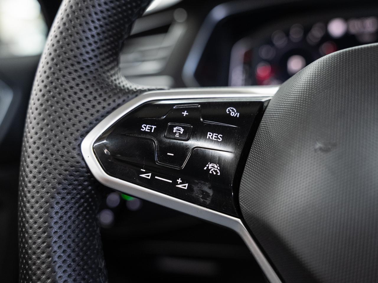 2022 Volkswagen Tiguan HIGHLINE R-LINE AWD | Nav | Panoroof | CarPlay