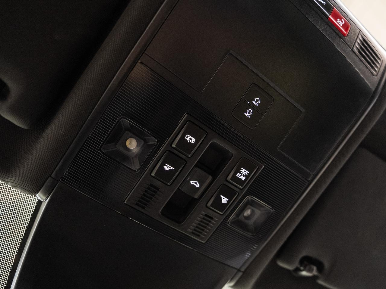 2022 Volkswagen Tiguan HIGHLINE R-LINE AWD | Nav | Panoroof | CarPlay