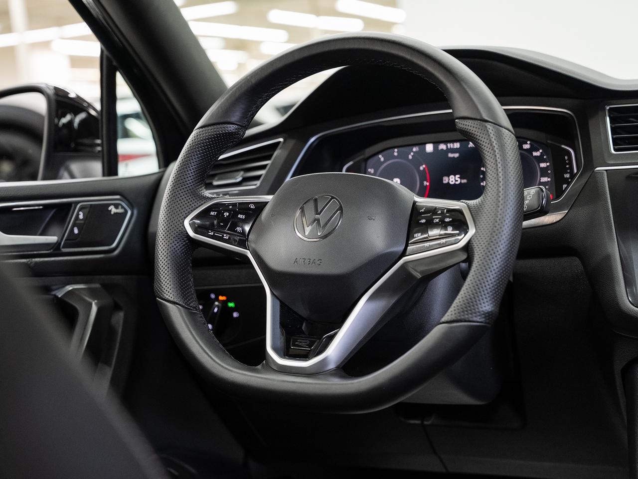 2022 Volkswagen Tiguan HIGHLINE R-LINE AWD | Nav | Panoroof | CarPlay