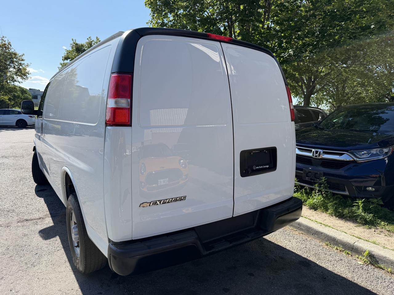 2023 Chevrolet Express Cargo Van ONLY 24,000KM!!! BLUETOOTH, KEYLESS ENTRY, CRUISE! Photo