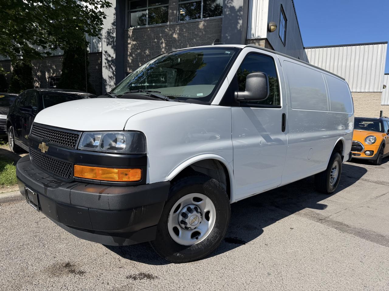 2023 Chevrolet Express Cargo Van ONLY 24,000KM!!! BLUETOOTH, KEYLESS ENTRY, CRUISE! - Photo #2