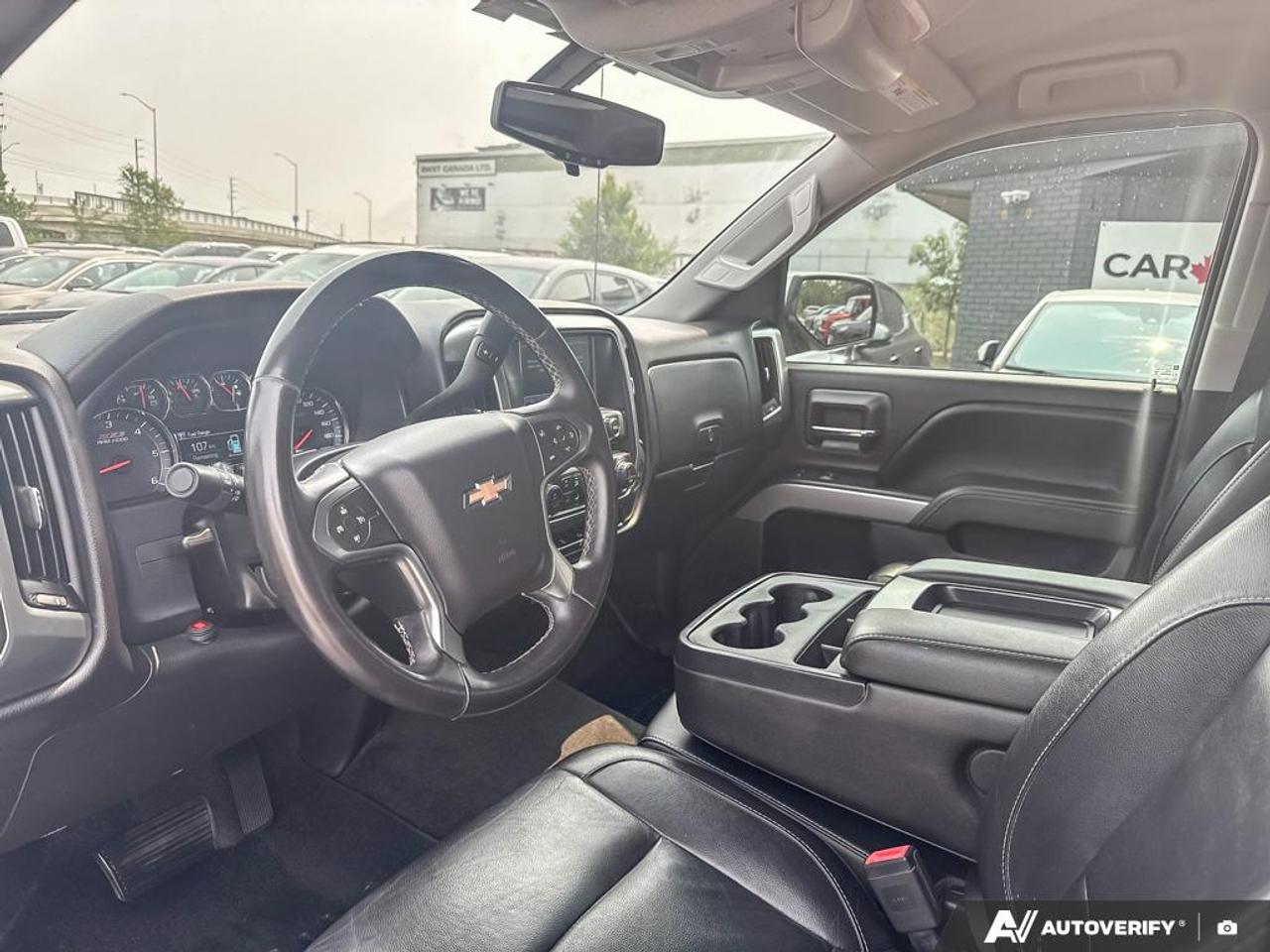 2017 Chevrolet Silverado 1500 LT / Z71 / NO ACCIDENTS / LEATHER / NAV / 4X4 Photo