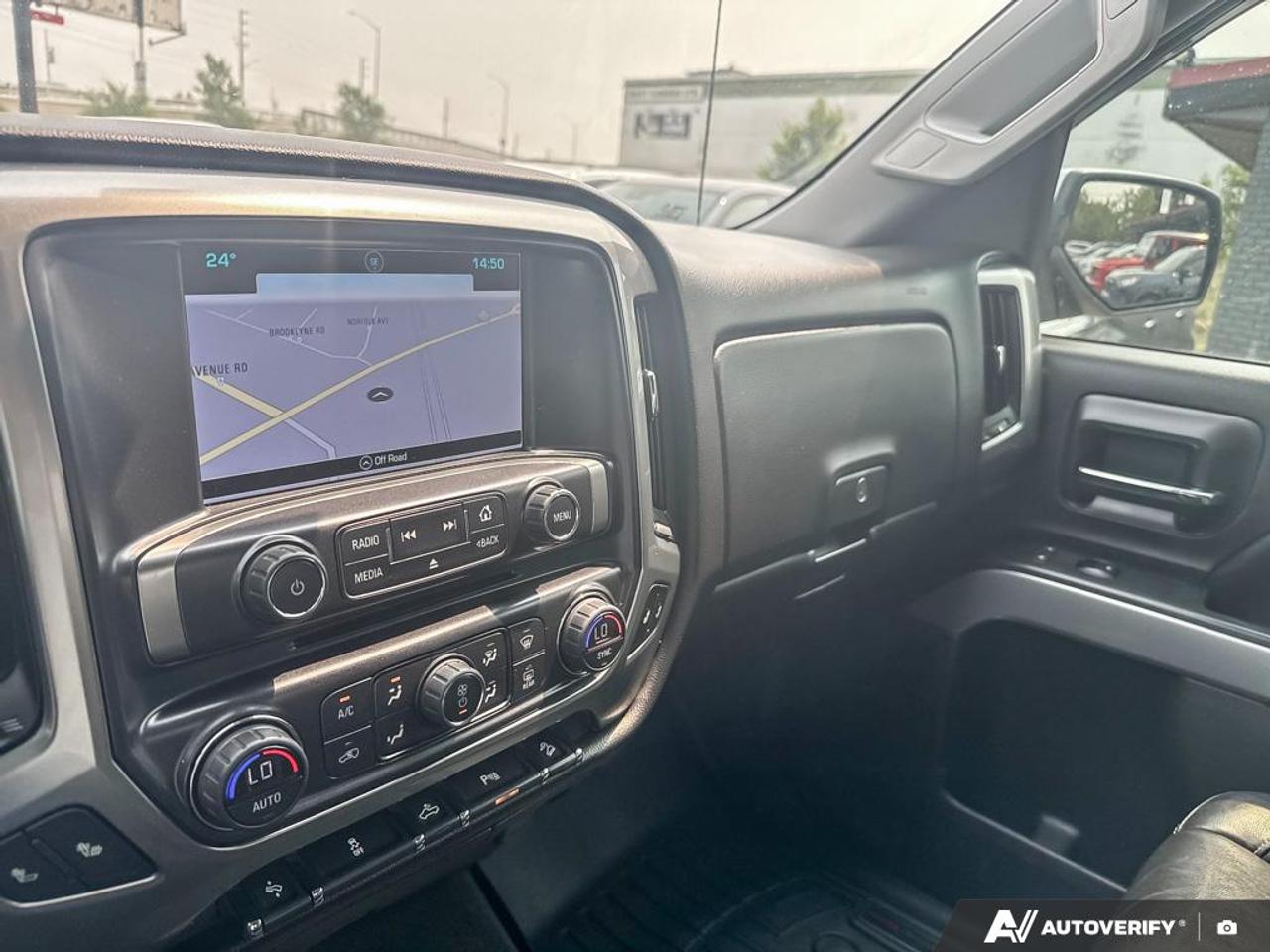 2017 Chevrolet Silverado 1500 LT / Z71 / NO ACCIDENTS / LEATHER / NAV / 4X4 Photo