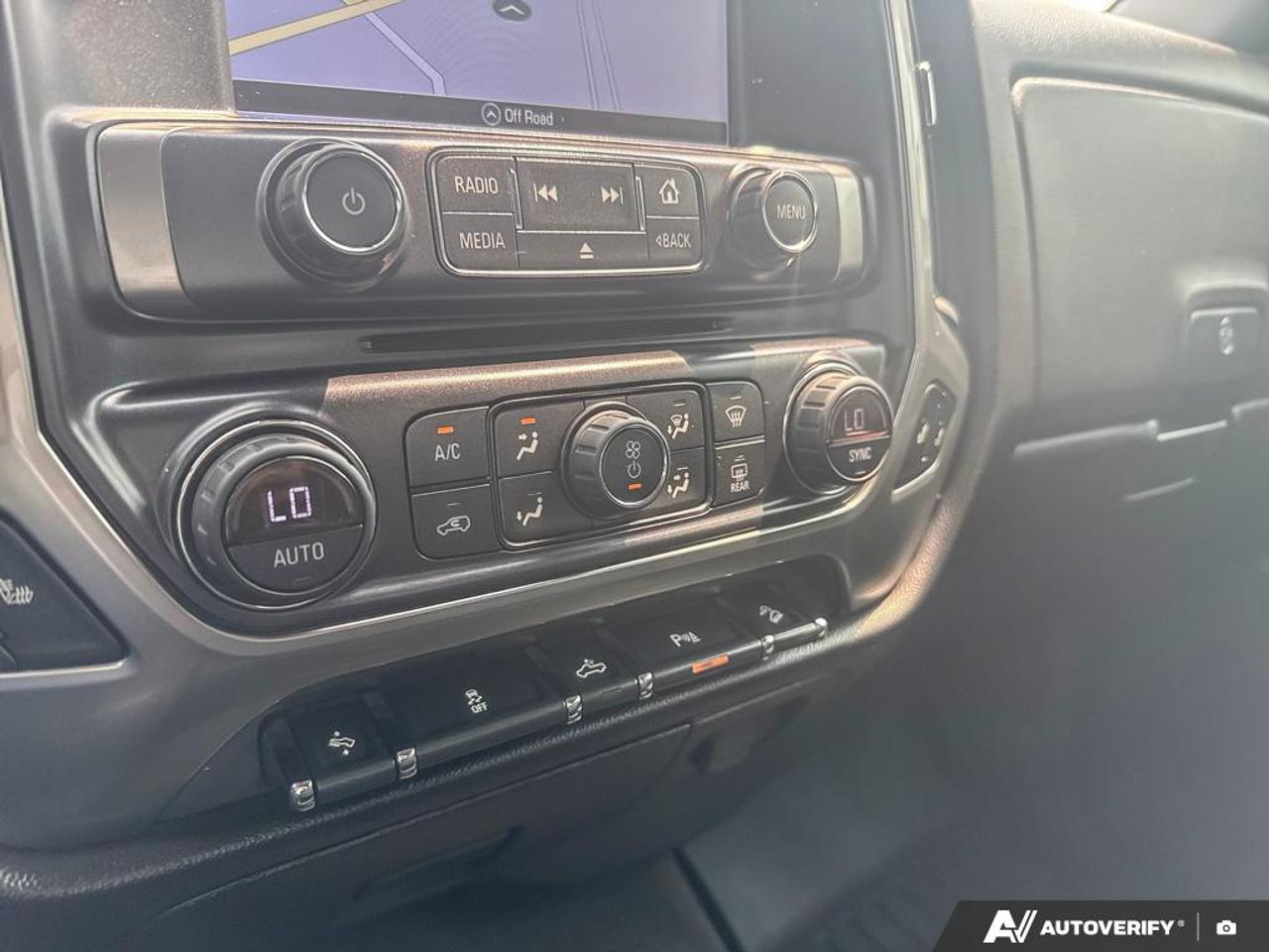 2017 Chevrolet Silverado 1500 LT / Z71 / NO ACCIDENTS / LEATHER / NAV / 4X4 Photo