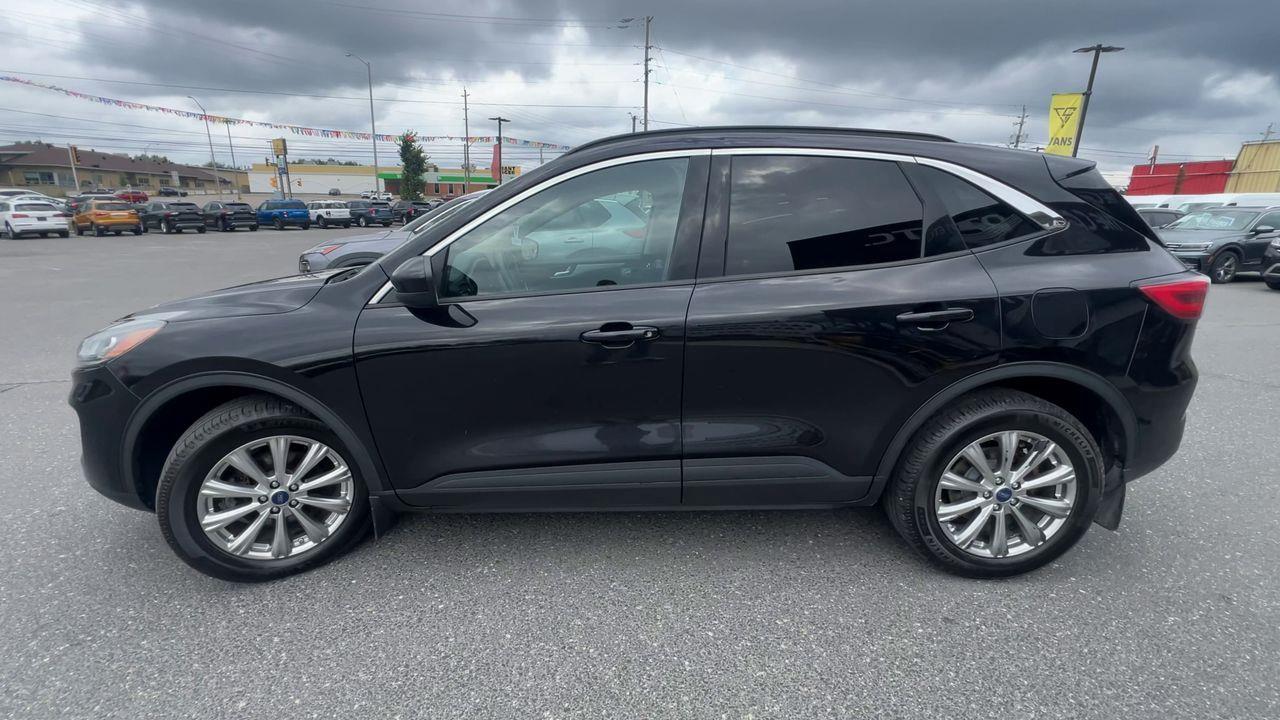 2020 Ford Escape SEL AWD, HEATED LEATHER SEATS, HEATED STEERING WHEEL, NAV, REVERSE CAM, POWER LIFTGATE!! Photo