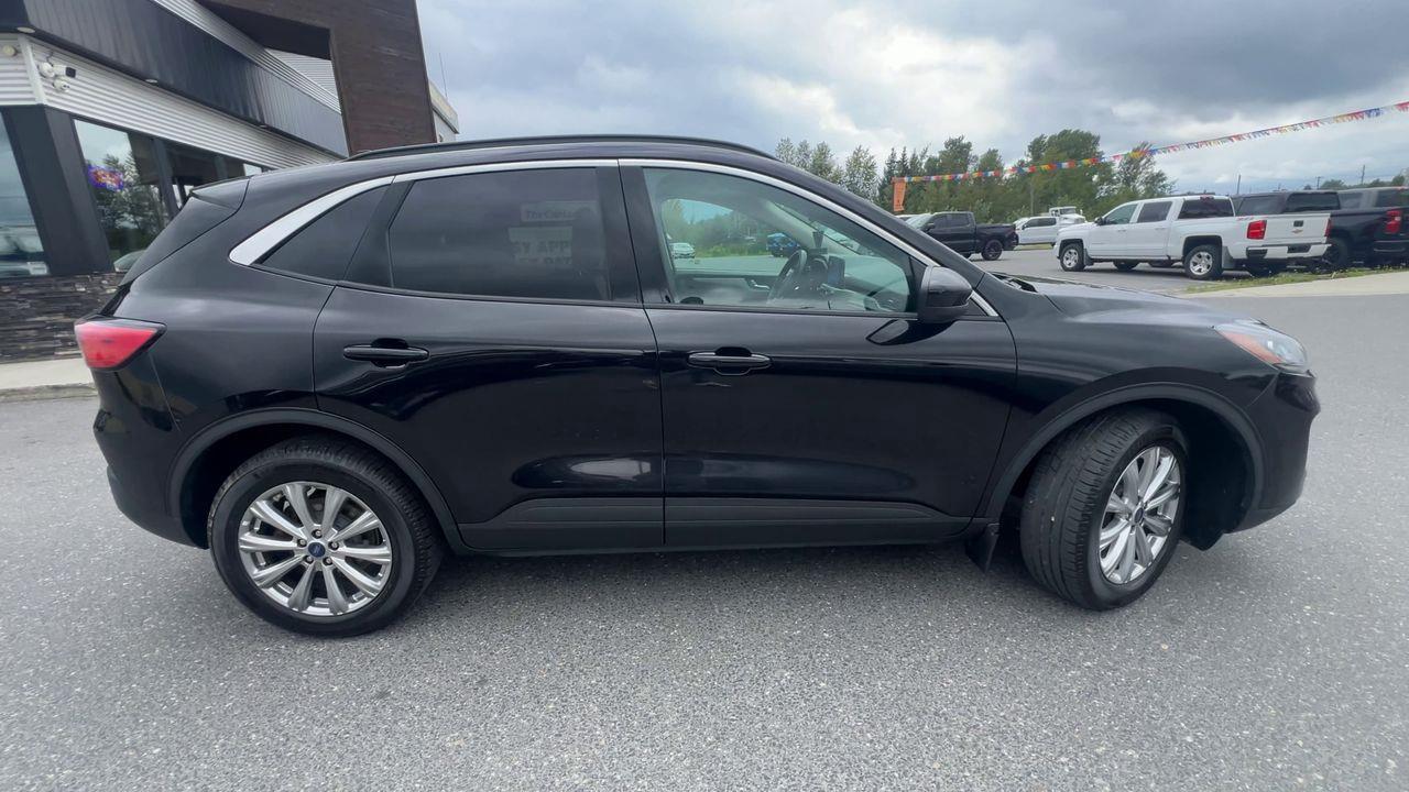 2020 Ford Escape SEL AWD, HEATED LEATHER SEATS, HEATED STEERING WHEEL, NAV, REVERSE CAM, POWER LIFTGATE!! Photo