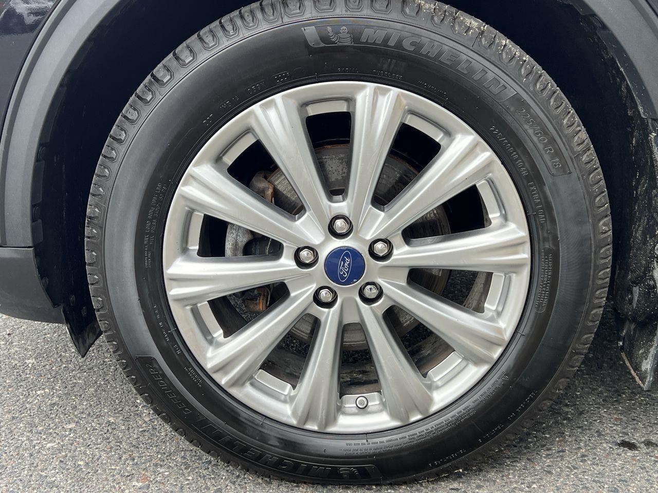 2020 Ford Escape SEL AWD, HEATED LEATHER SEATS, HEATED STEERING WHEEL, NAV, REVERSE CAM, POWER LIFTGATE!! Photo