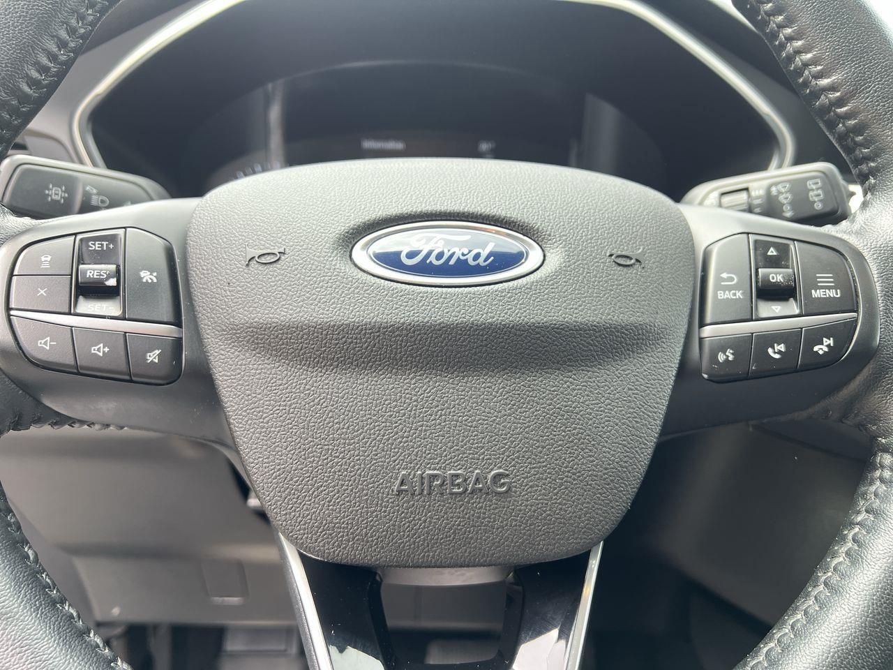 2020 Ford Escape SEL AWD, HEATED LEATHER SEATS, HEATED STEERING WHEEL, NAV, REVERSE CAM, POWER LIFTGATE!! Photo