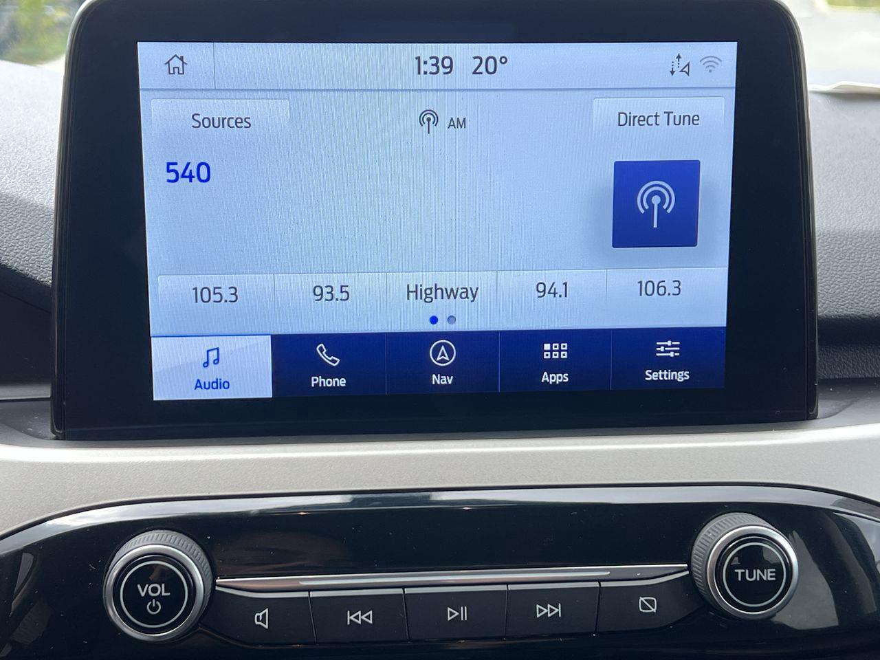 2020 Ford Escape SEL AWD, HEATED LEATHER SEATS, HEATED STEERING WHEEL, NAV, REVERSE CAM, POWER LIFTGATE!! Photo