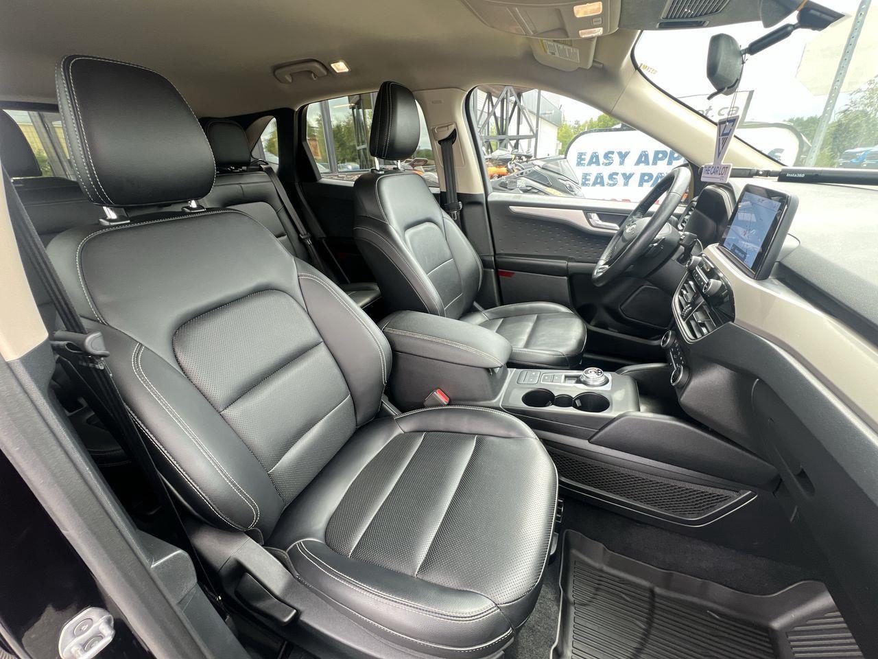 2020 Ford Escape SEL AWD, HEATED LEATHER SEATS, HEATED STEERING WHEEL, NAV, REVERSE CAM, POWER LIFTGATE!! Photo