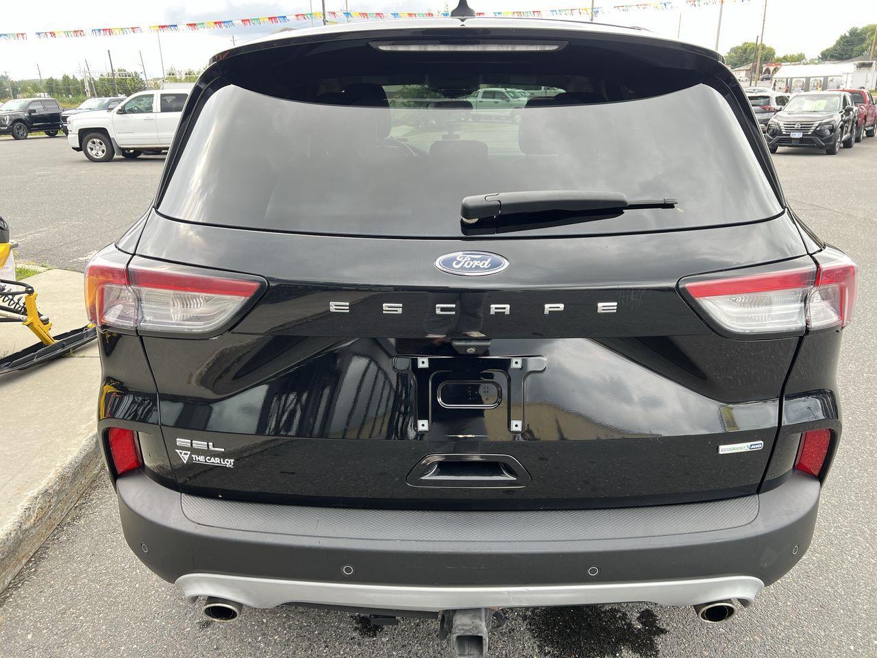2020 Ford Escape SEL AWD, HEATED LEATHER SEATS, HEATED STEERING WHEEL, NAV, REVERSE CAM, POWER LIFTGATE!! Photo