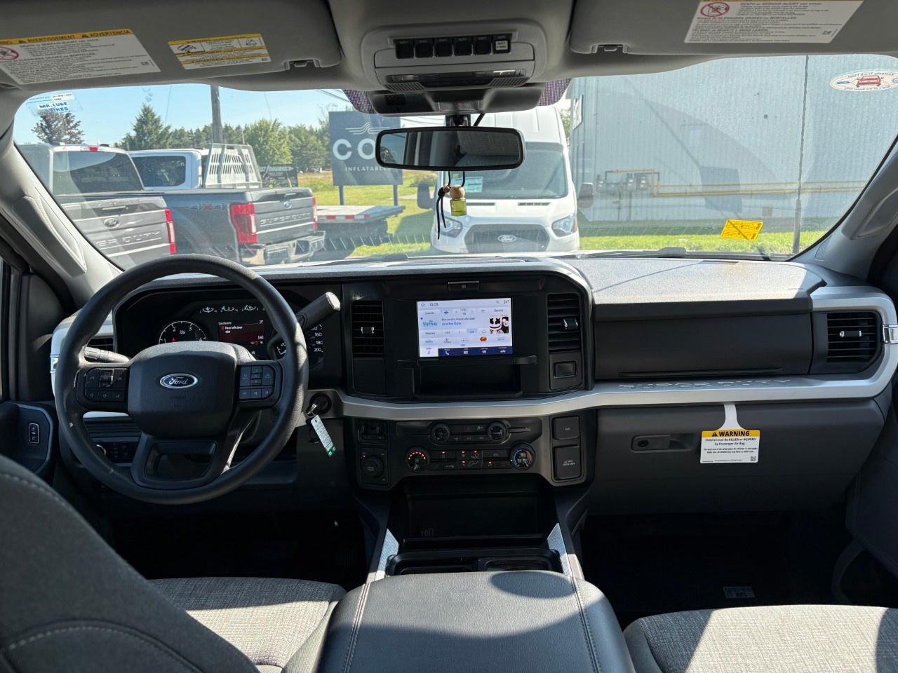2025 Ford F-550 Super Duty DRW Photo