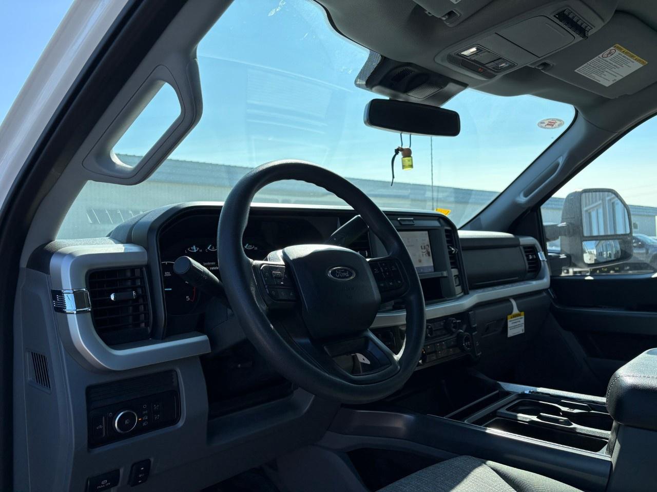 2025 Ford F-550 Super Duty DRW Photo