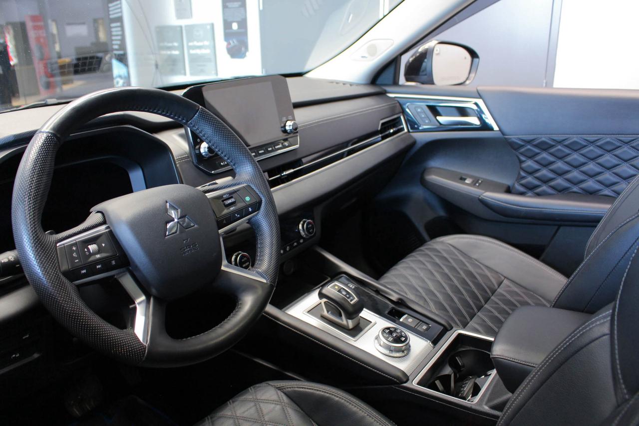 2023 Mitsubishi Outlander Plug-In Hybrid GT PLUG-IN HYBRID - HEATED SEATS/STEERING WHEEL - BOSE AUDIO Photo