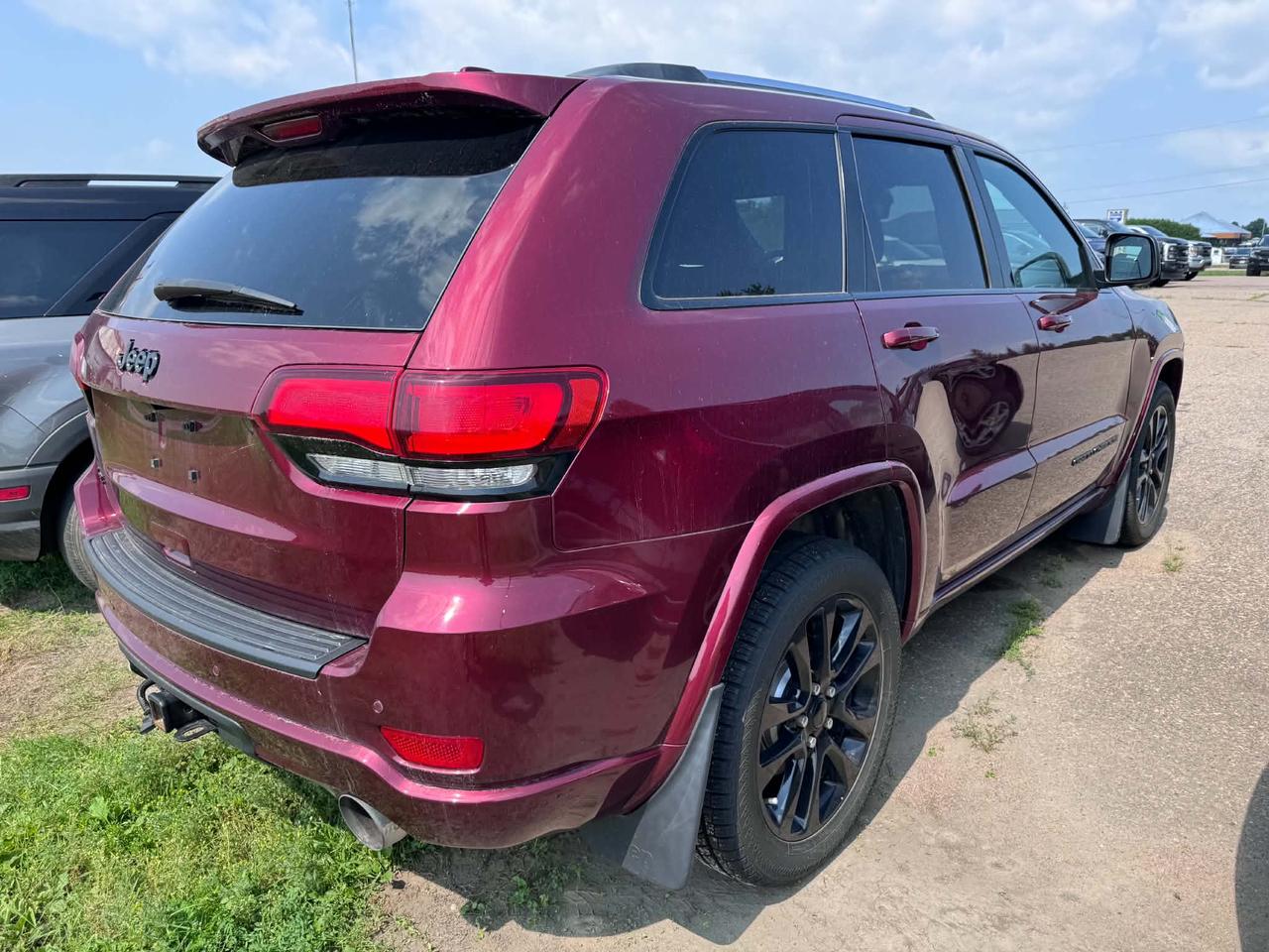 2021 Jeep Grand Cherokee Altitude Photo3