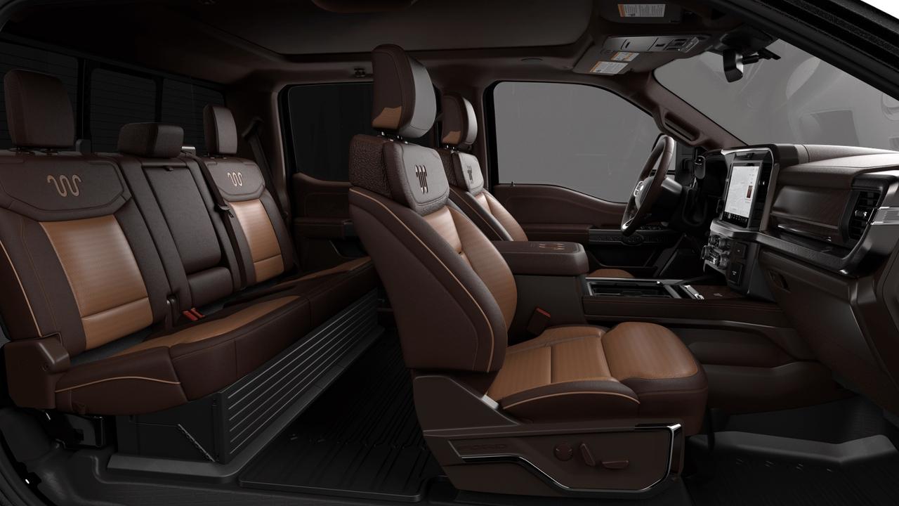 2027 Ford F-450 Super Duty DRW King Ranch Photo5