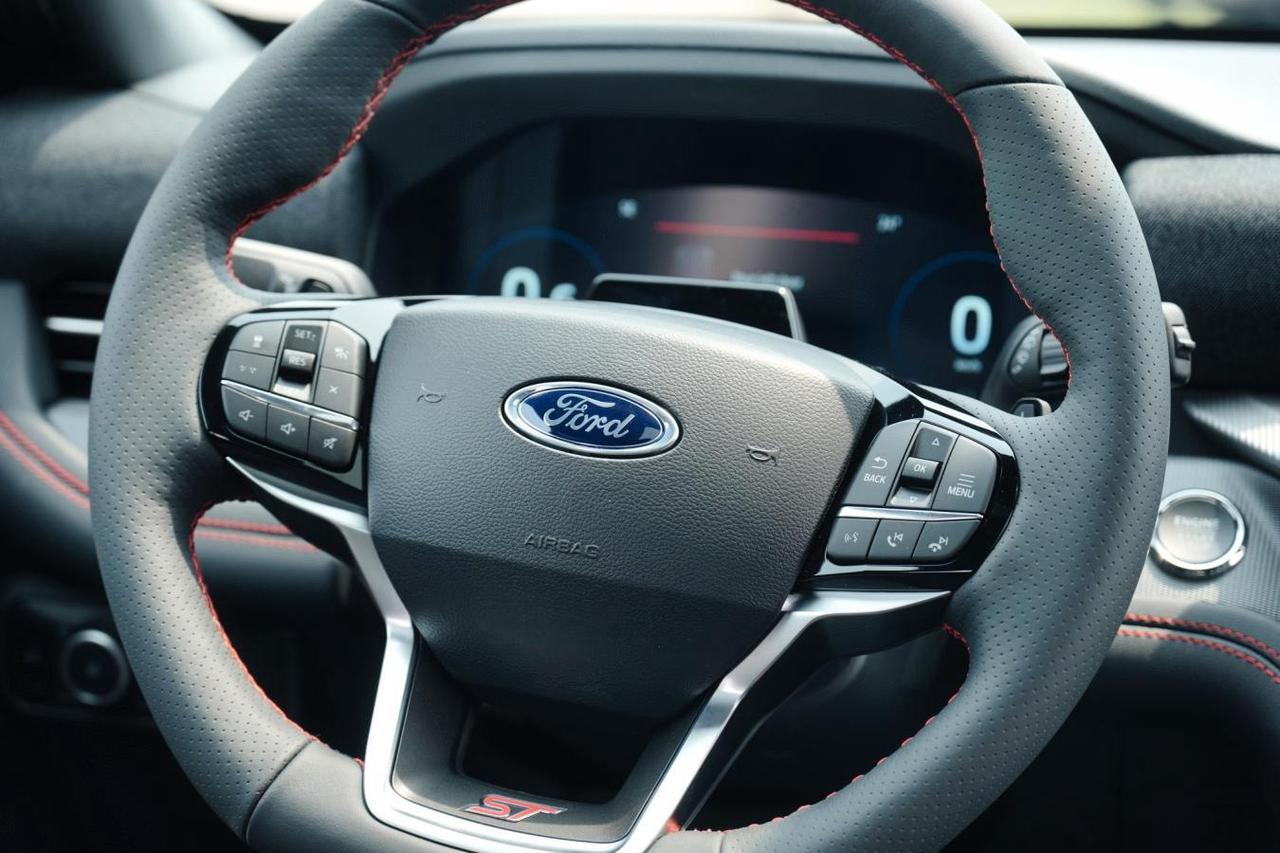 2026 Ford Explorer St 4wd | PANO ROOF | 7 PASSENGER |  HEATED STEERIN Photo