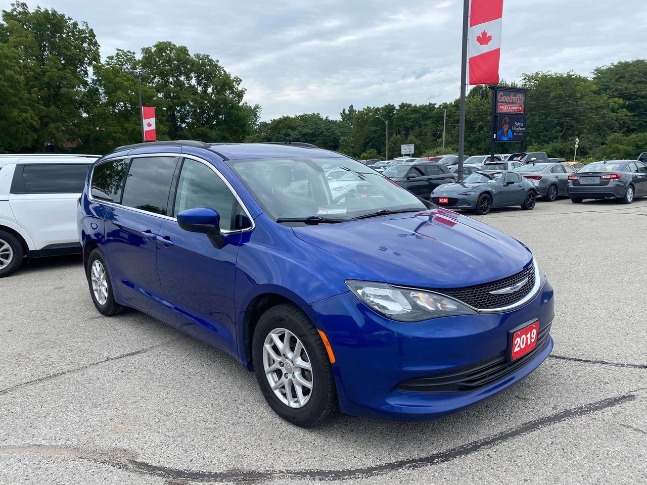 2019 Chrysler Pacifica LX, CLEAN CARFAX, REMOTE START, BACK UP CAM! Photo