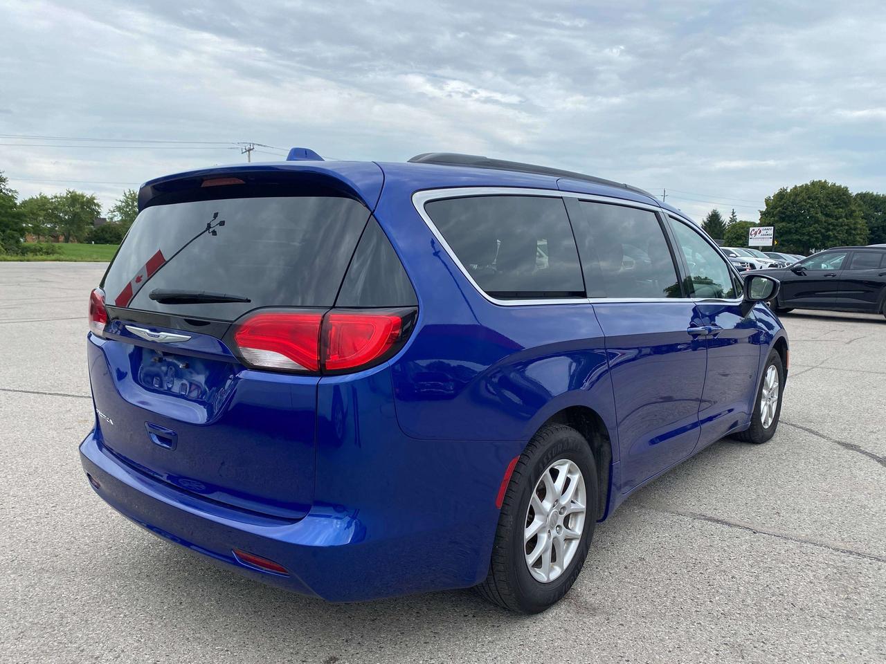 2019 Chrysler Pacifica LX, CLEAN CARFAX, REMOTE START, BACK UP CAM! Photo