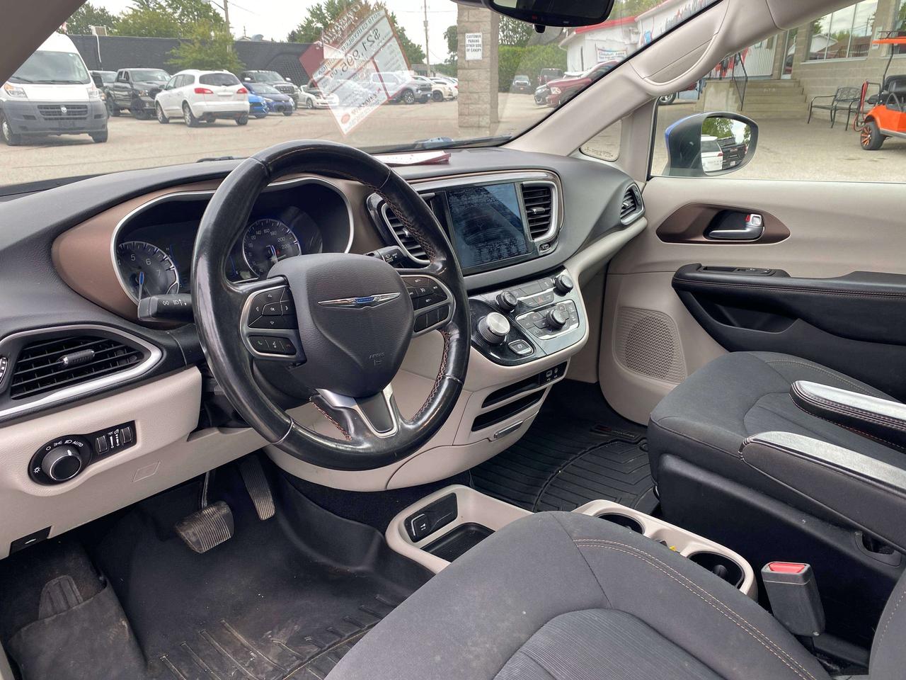 2019 Chrysler Pacifica LX, CLEAN CARFAX, REMOTE START, BACK UP CAM! - Photo #11