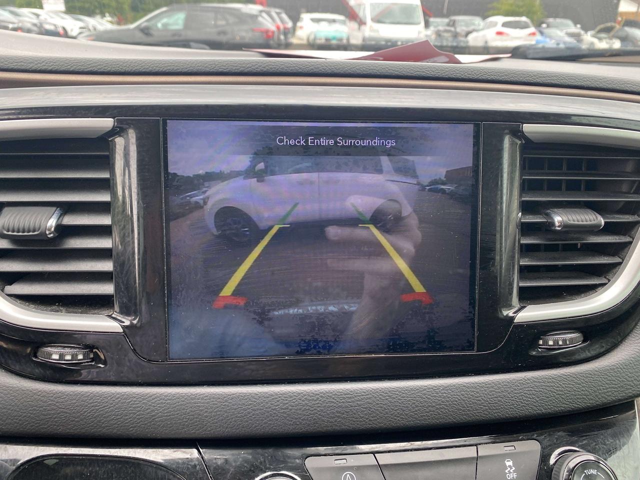 2019 Chrysler Pacifica LX, CLEAN CARFAX, REMOTE START, BACK UP CAM! Photo