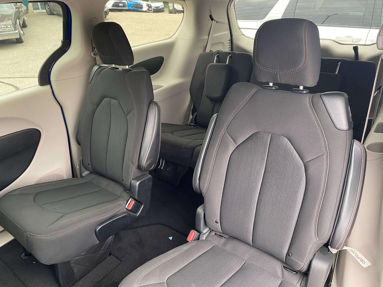 2019 Chrysler Pacifica LX, CLEAN CARFAX, REMOTE START, BACK UP CAM! - Photo #17