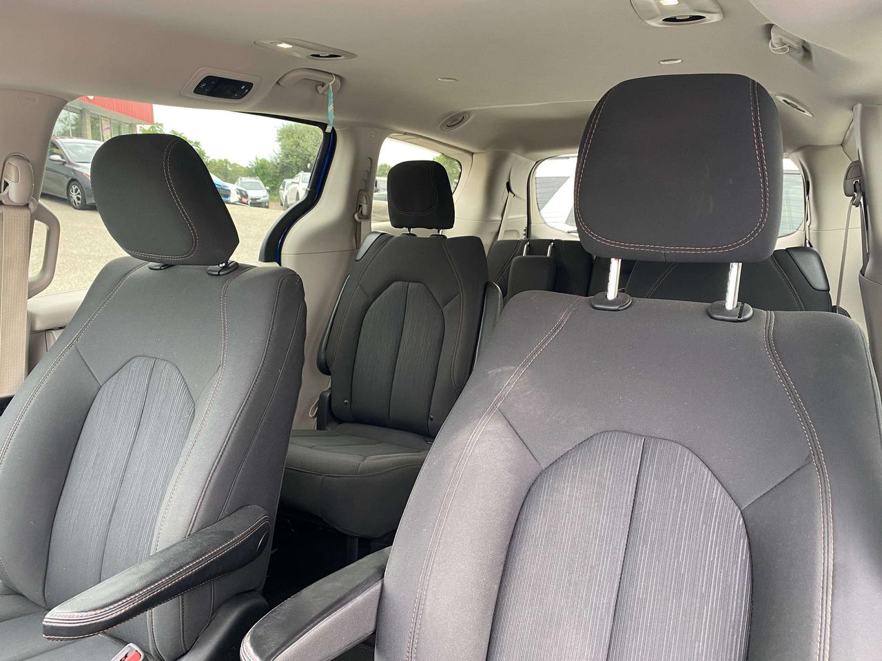 2019 Chrysler Pacifica LX, CLEAN CARFAX, REMOTE START, BACK UP CAM! - Photo #16