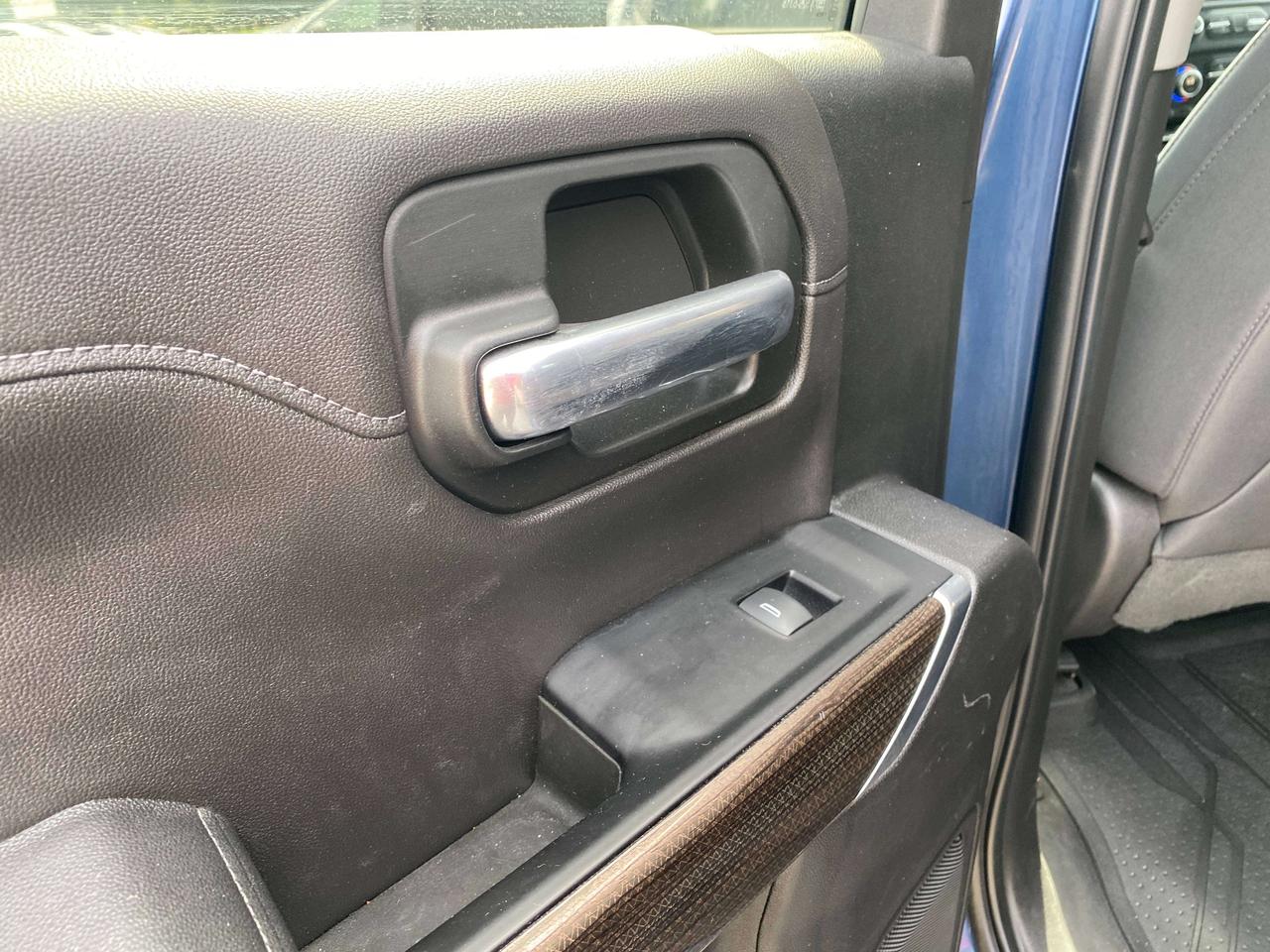 2019 Chevrolet Silverado 1500 RST, CLEAN CARFAX, REMOTE START, BACK UP CAMERA! Photo