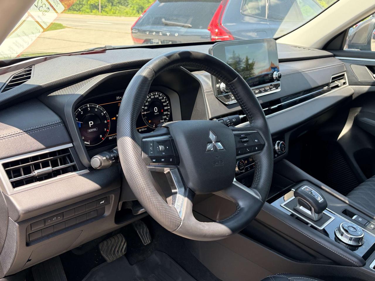 2024 Mitsubishi Outlander SE, CLEAN CARFAX, 7 PASS, LOCAL TRADE, LEATHER! - Photo #10