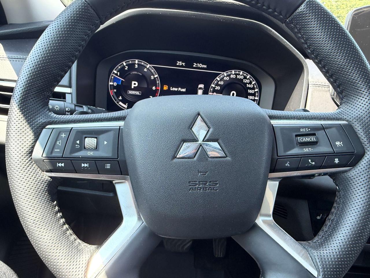 2024 Mitsubishi Outlander SE, CLEAN CARFAX, 7 PASS, LOCAL TRADE, LEATHER! - Photo #16