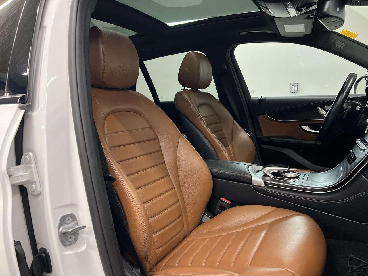 2019 Mercedes-Benz GLC GLC 300 PREMIUM AWD | HTD LEATHER | PANO ROOF |NAV Photo