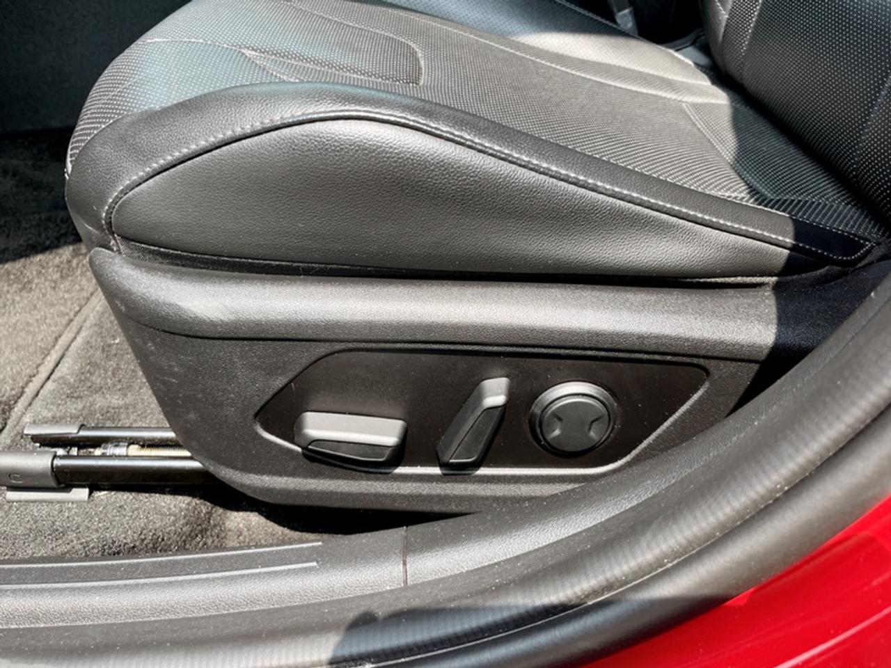 2022 Hyundai Elantra Ultimate w/Tech Pkg  - Low Mileage Photo