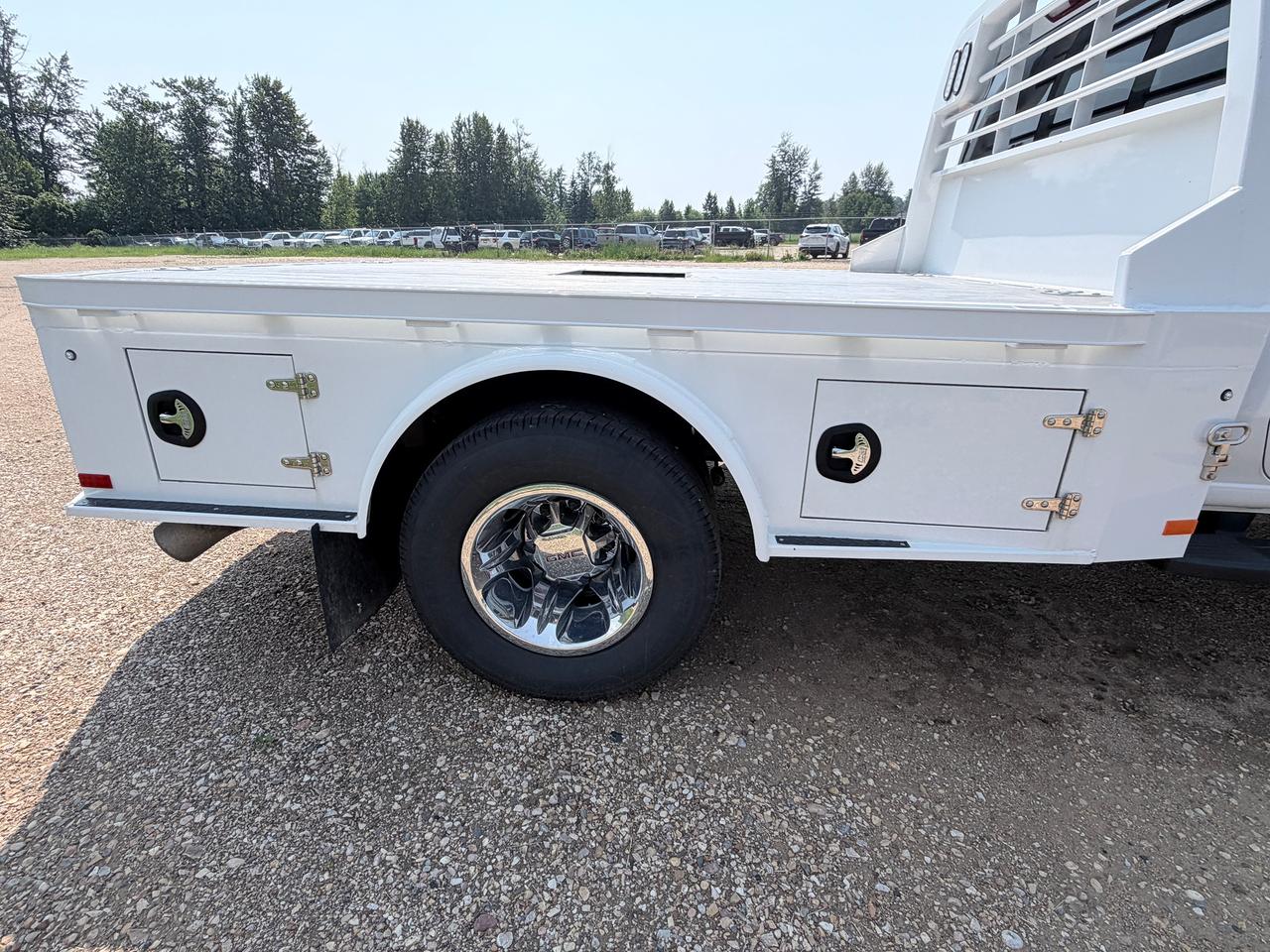 2024 GMC Sierra 3500 HD CC SLE Photo3