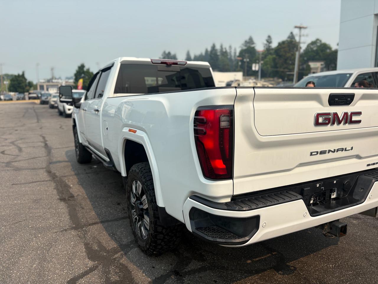 2024 GMC Sierra 3500 HD Denali Photo2