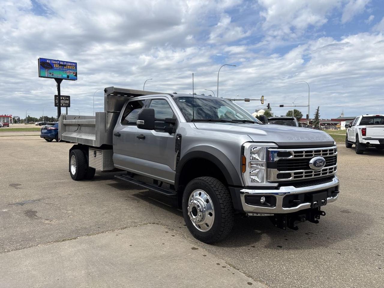 2024 Ford F-550 Super Duty DRW XLT Photo0