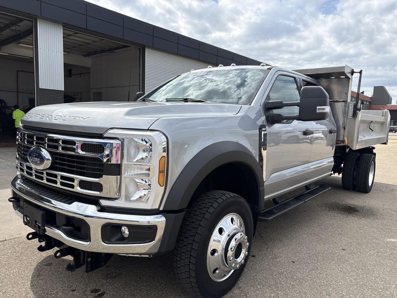 2024 Ford F-550 Super Duty DRW XLT Photo1